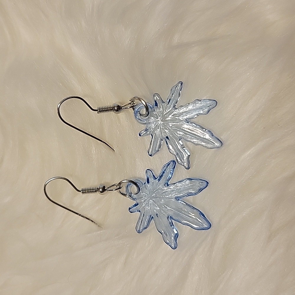 Leaf dangling earrings